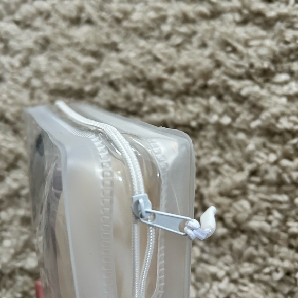 Elle Travel Silicone Bottles Set - Picture 4 of 4